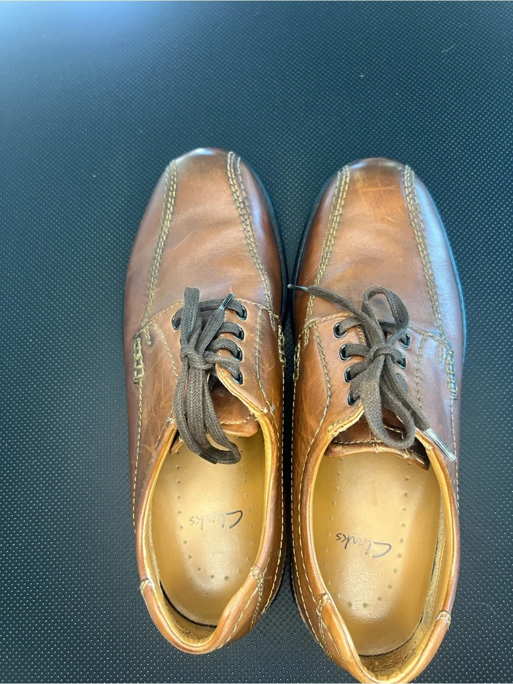 Clarks Men’s Tan Brown Leather Lace-Up Oxfords